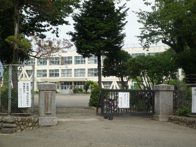 昭島市立拝島第三小学校 昭島市立拝島第三小学校