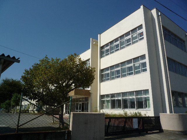 昭島市立拝島第四小学校 昭島市立拝島第四小学校